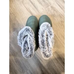 Cute Green Snow Boots with Fur On Top 6.5-7. Eu 37 NWOT